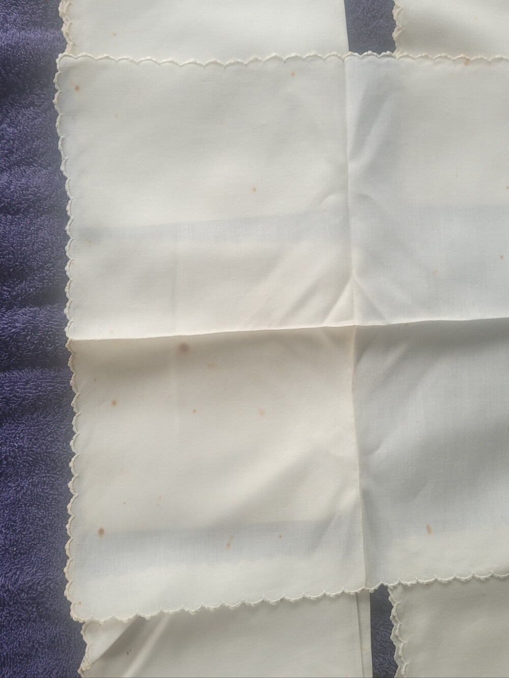 Source Unknown White Linen Cocktail Napkins with Scalloped Trim - Picture 3 of 6